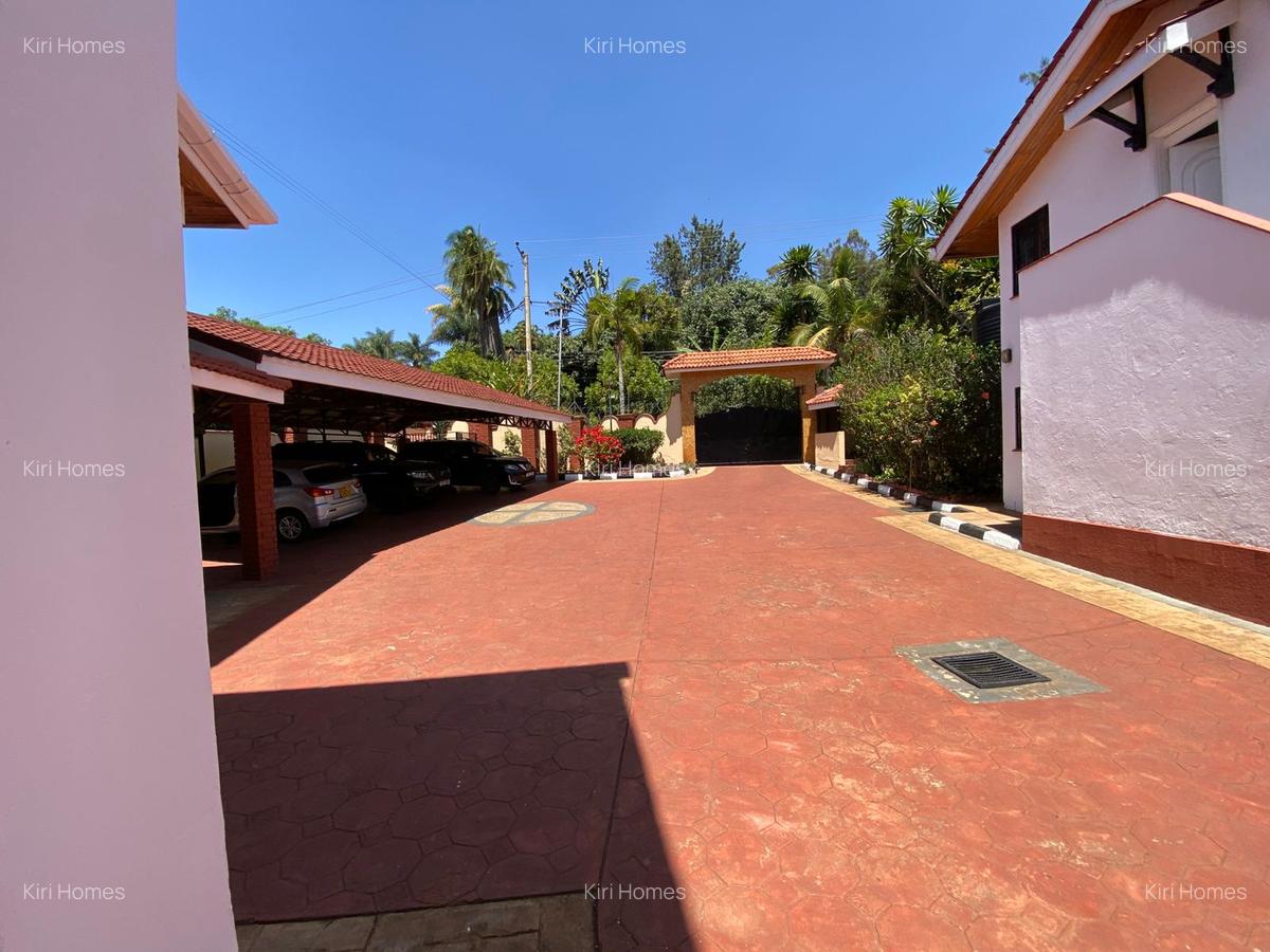 7 Bed Townhouse with En Suite in Gigiri - 10