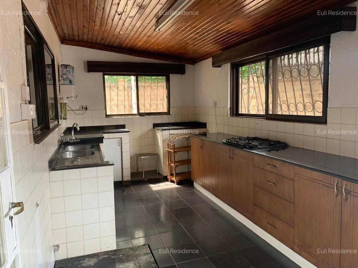 4 Bed House with En Suite at Spring Valley Rd - 15