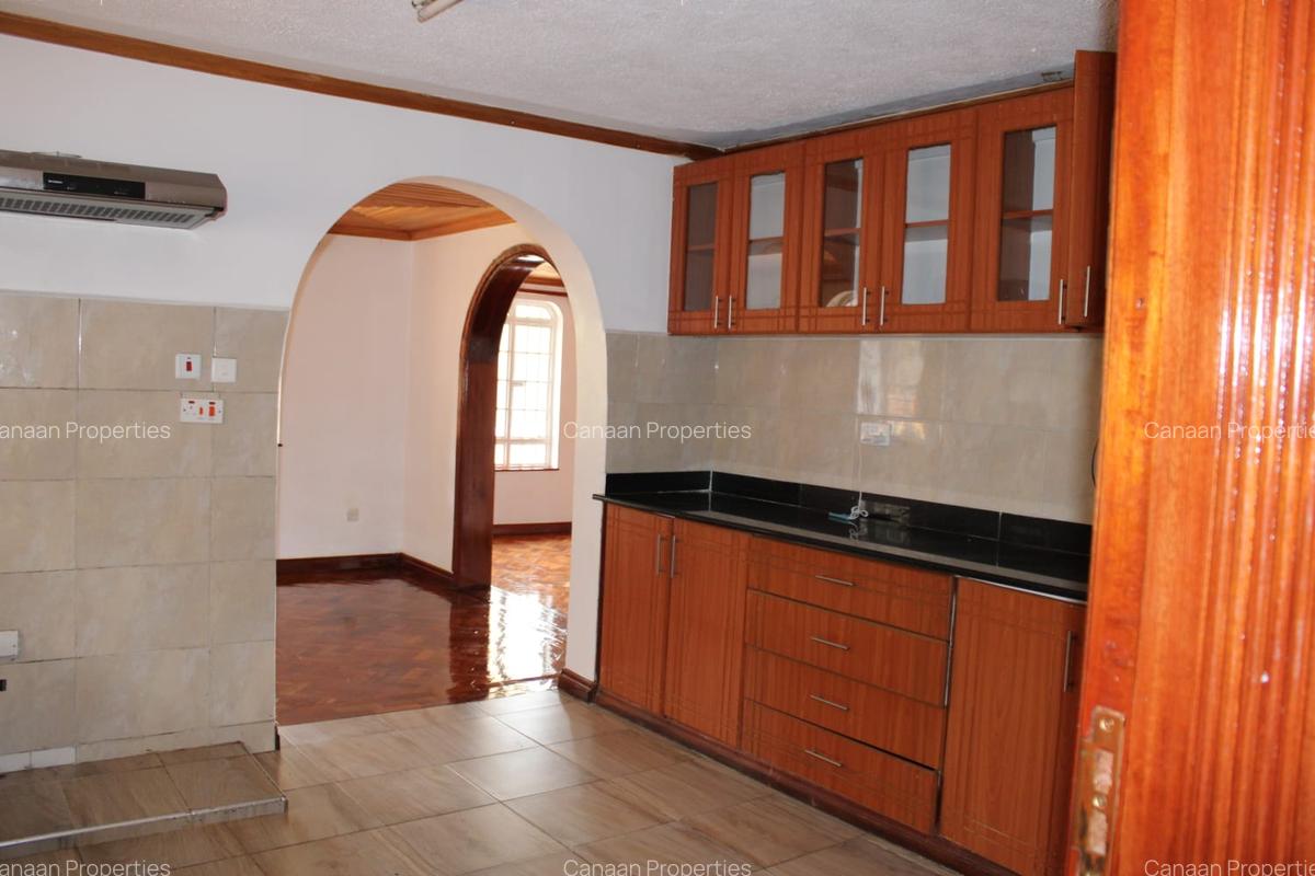 4 Bed Townhouse with Garden in Nyari - 5