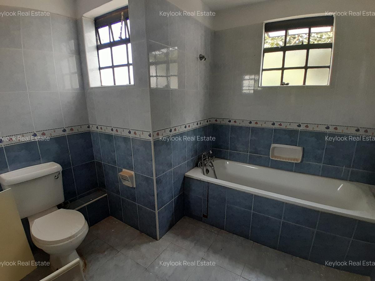 4 Bed Townhouse with En Suite at Lavington - 6