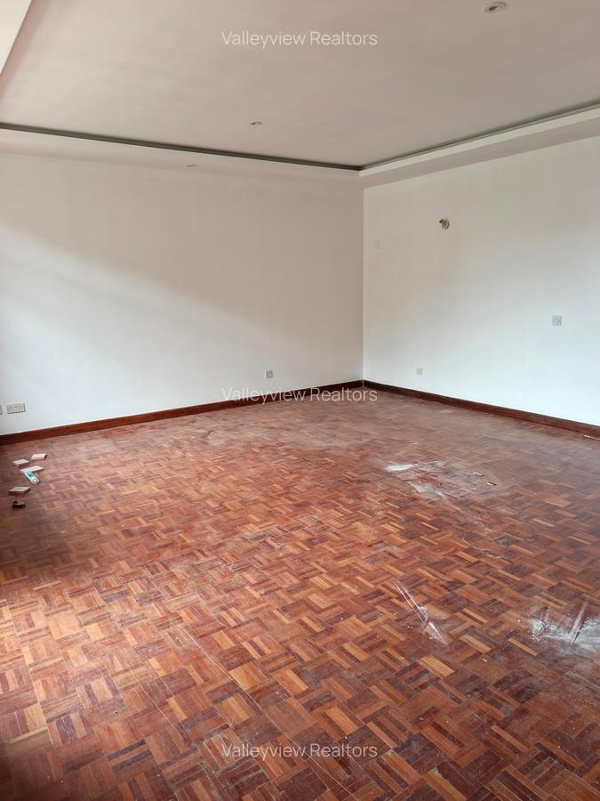 4 Bed Townhouse with En Suite at Lavington - 13