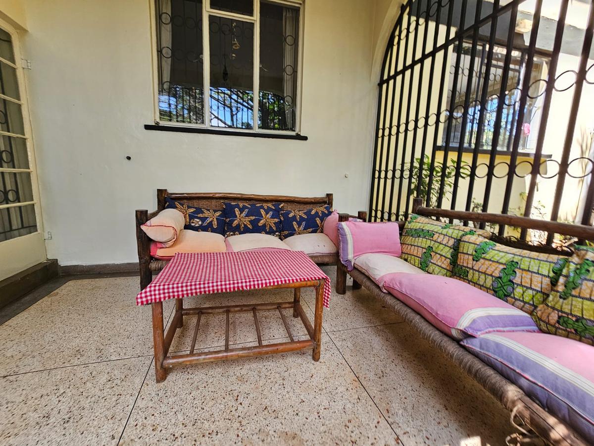 5 Bed House with En Suite in Nyari - 2