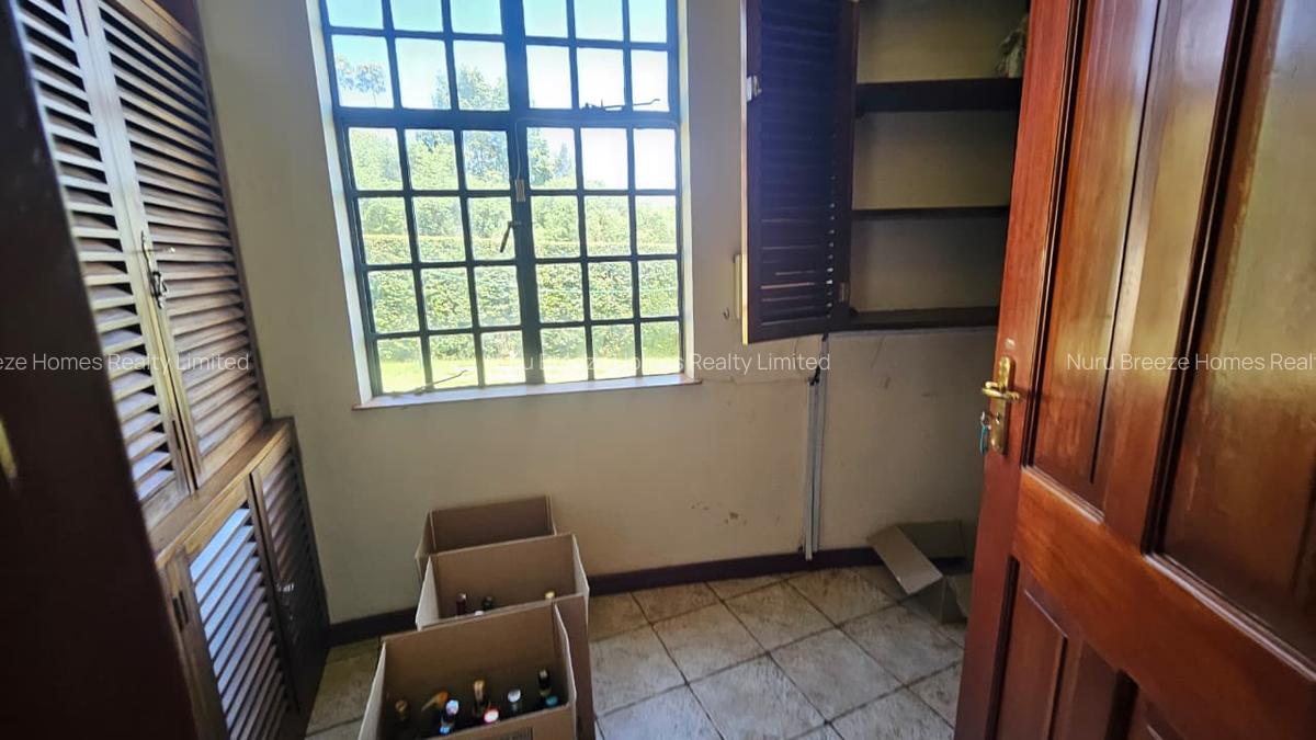 5 Bed House with En Suite in Runda - 20