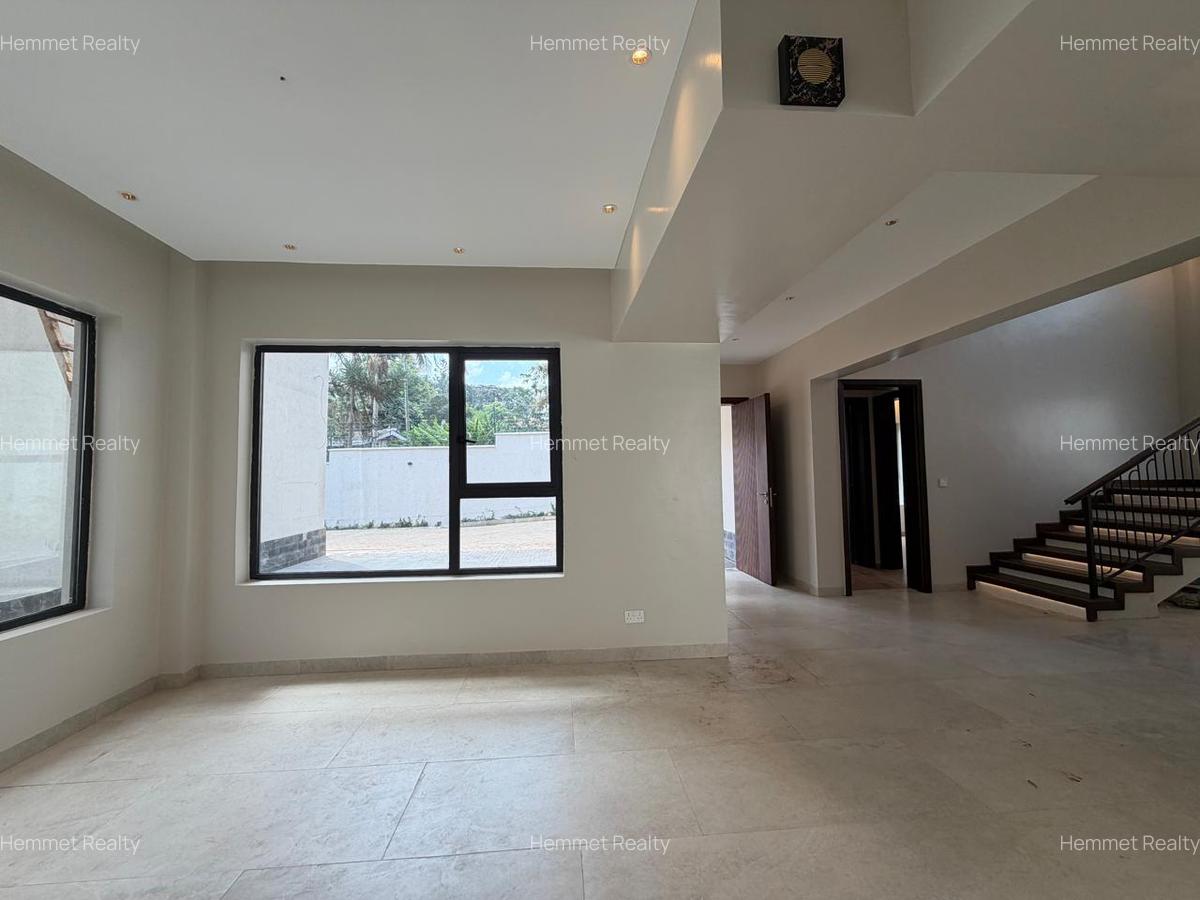 5 Bed Townhouse with En Suite in Lavington - 5