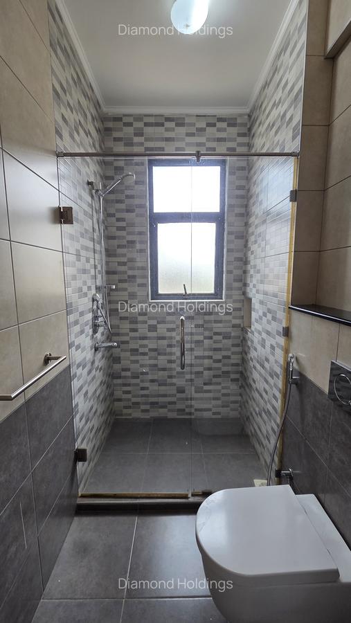 3 Bed Apartment with En Suite at Parklands - 14