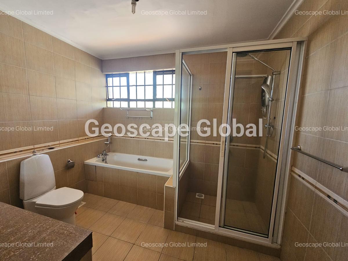 5 Bed Townhouse with En Suite in Lavington - 3
