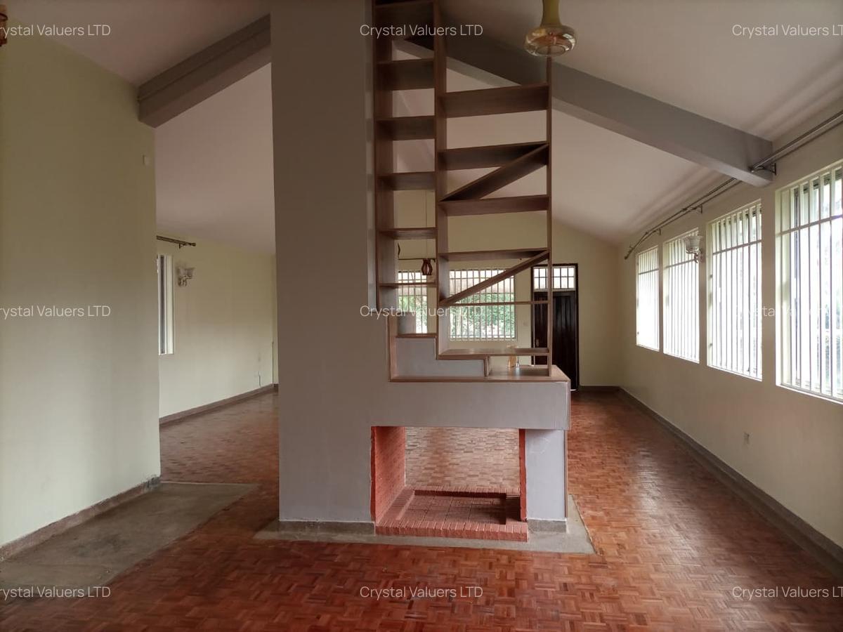 6 Bed House with En Suite in Nyari - 2