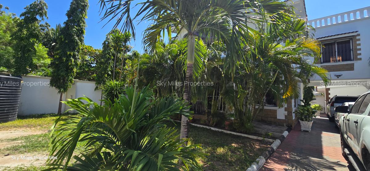 3 Bed House with En Suite at Serena - 3