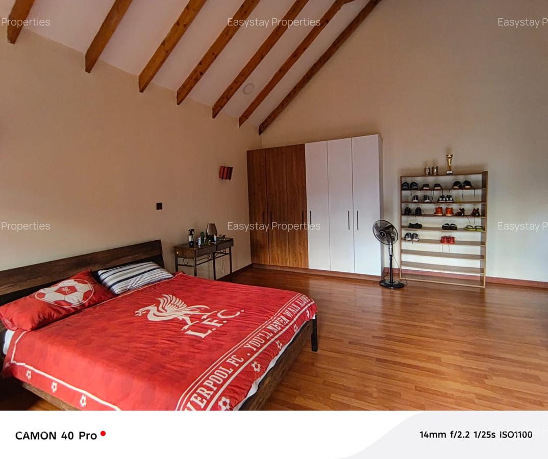 4 Bed House with En Suite in Ridgeways - 8