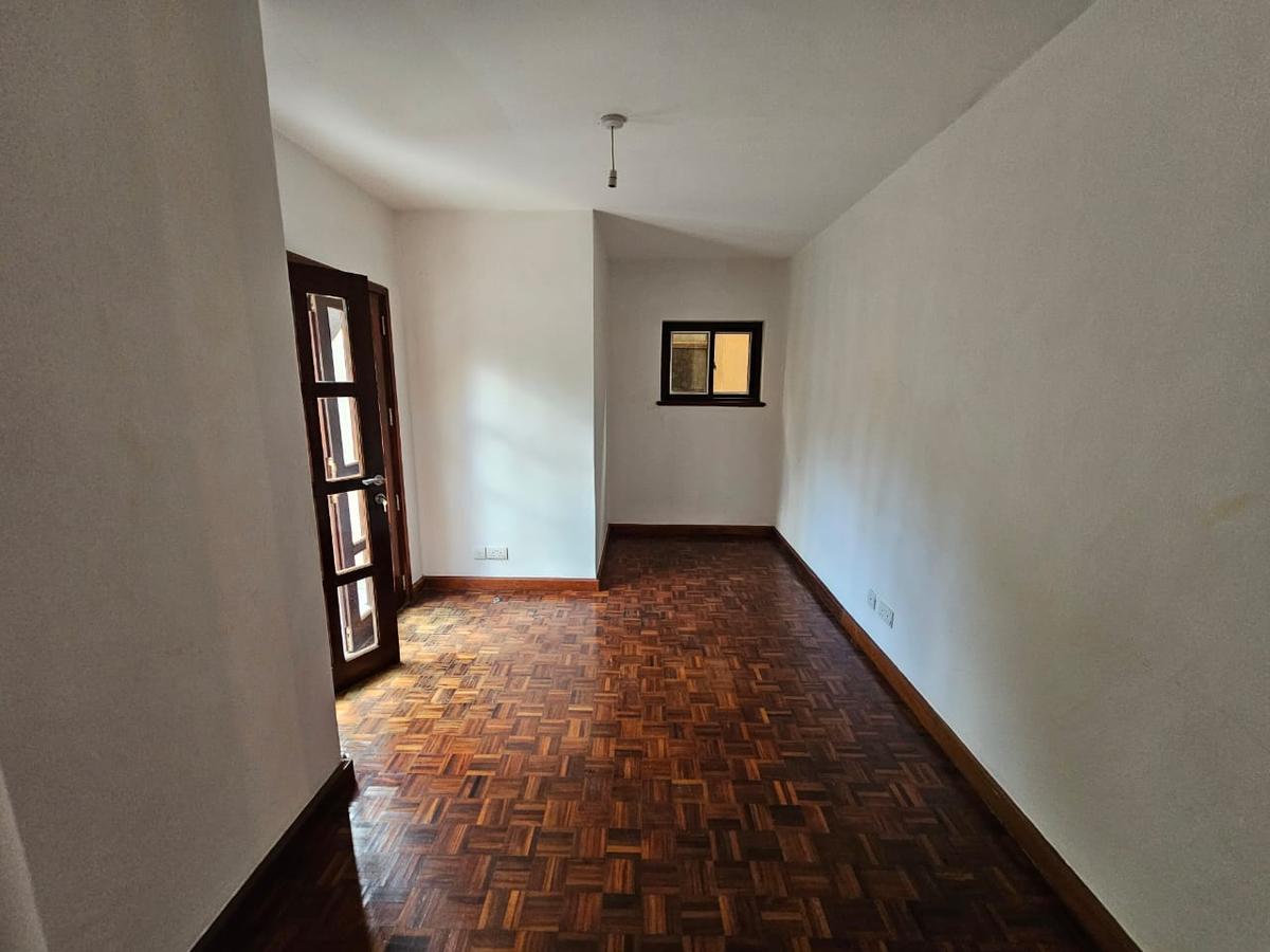 4 Bed Townhouse with En Suite in Lavington - 9