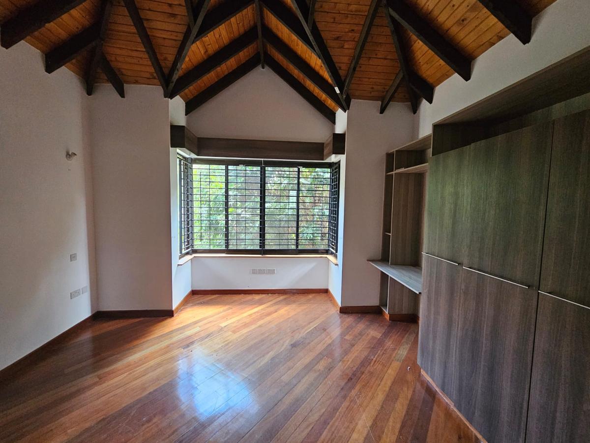 5 Bed House with En Suite in Runda - 7