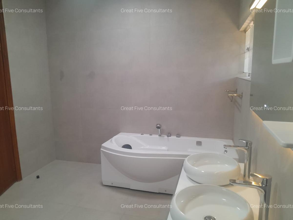 5 Bed Villa with En Suite in Nyari - 15