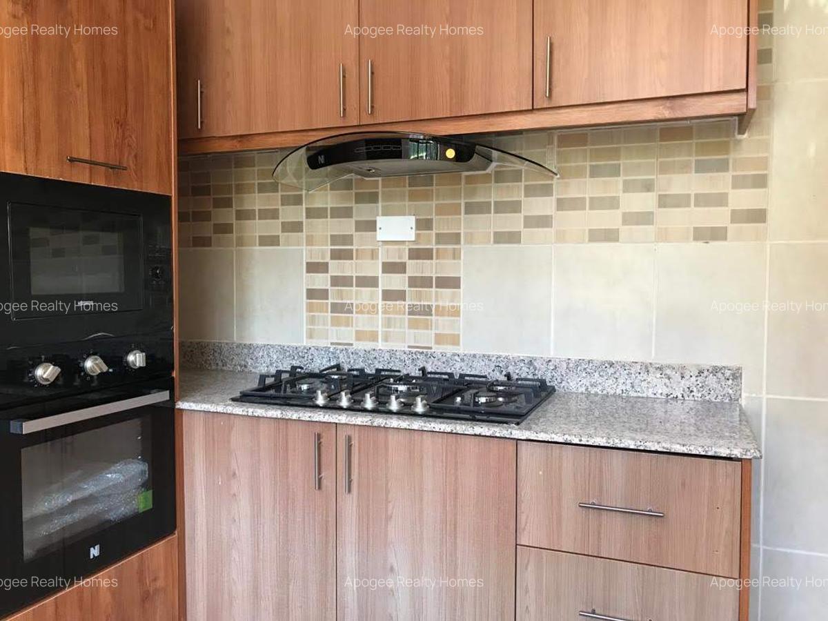 4 Bed House with En Suite at Fourways Junction Estate - 8