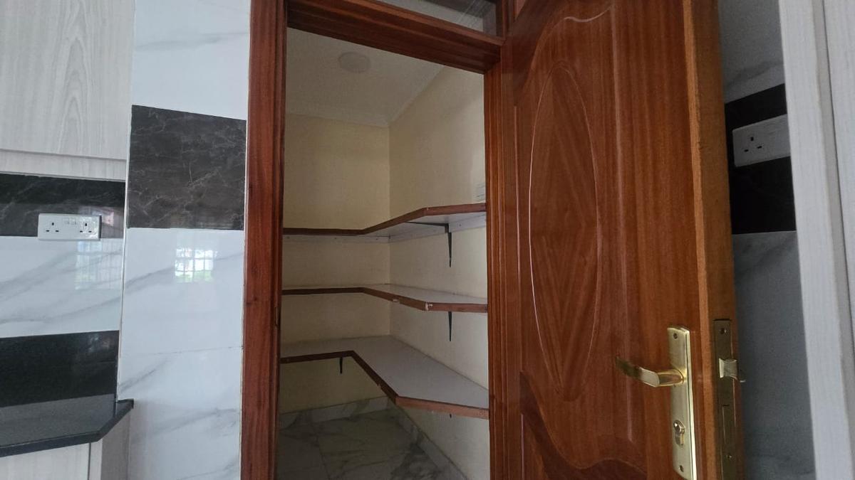 5 Bed Townhouse with En Suite in Lavington - 16
