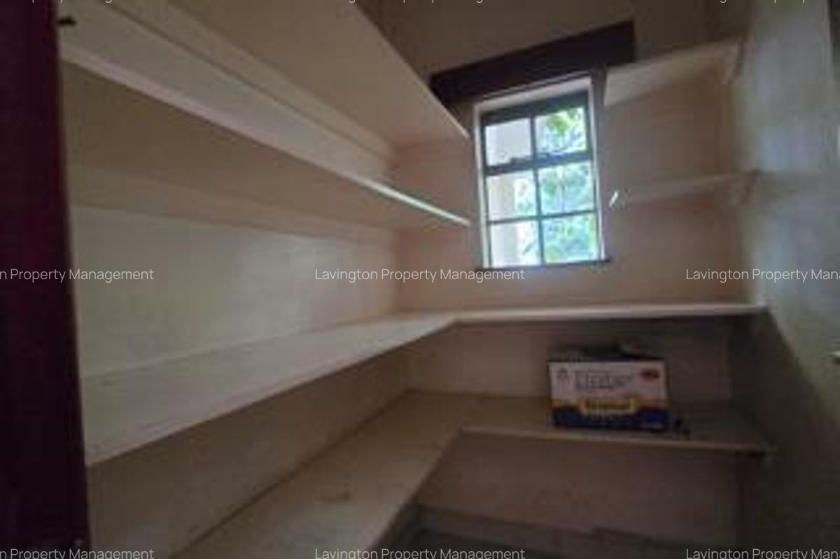 4 Bed Townhouse with En Suite at Lavington Green - 6