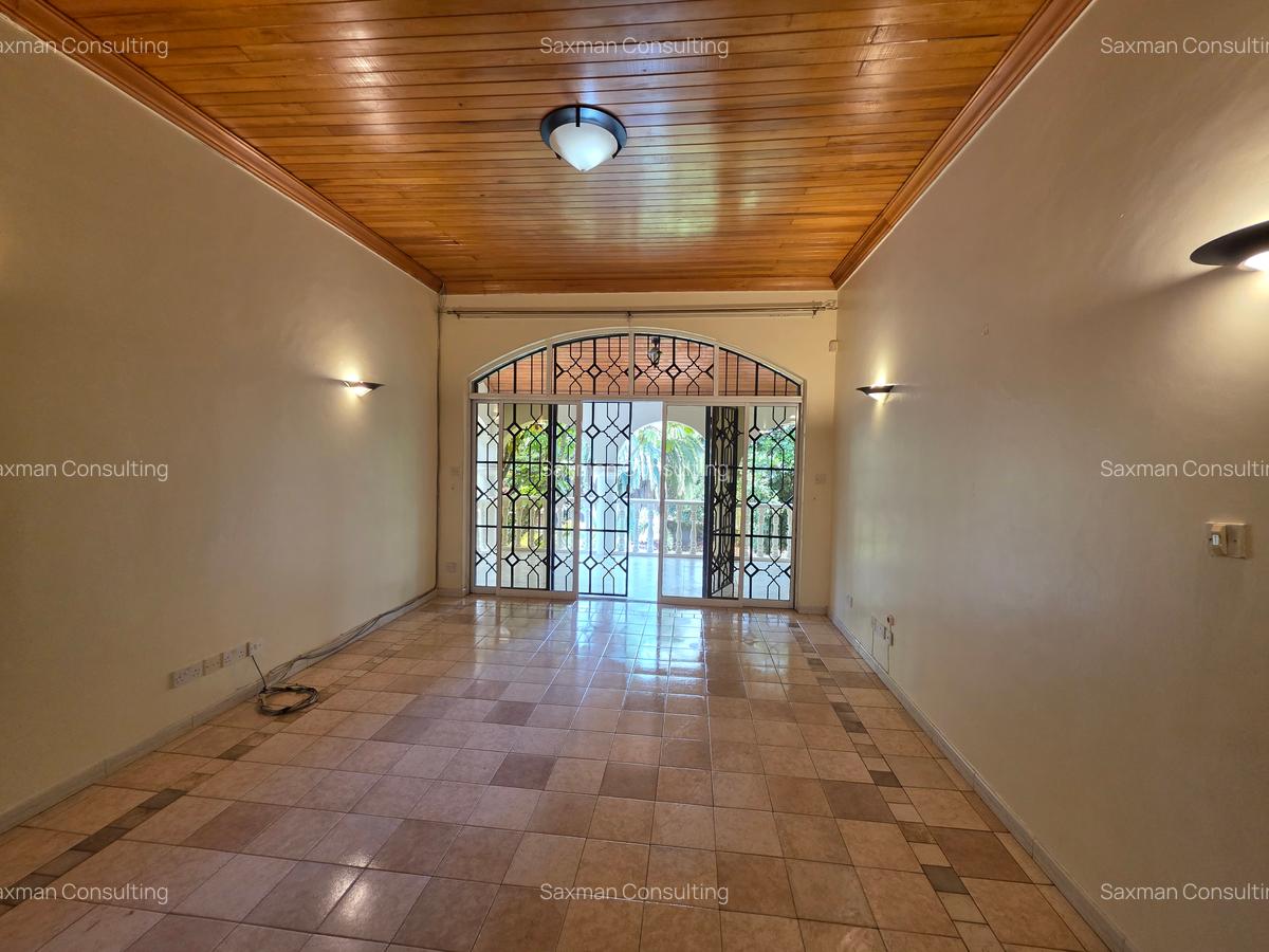 4 Bed House with En Suite in Lake View - 10