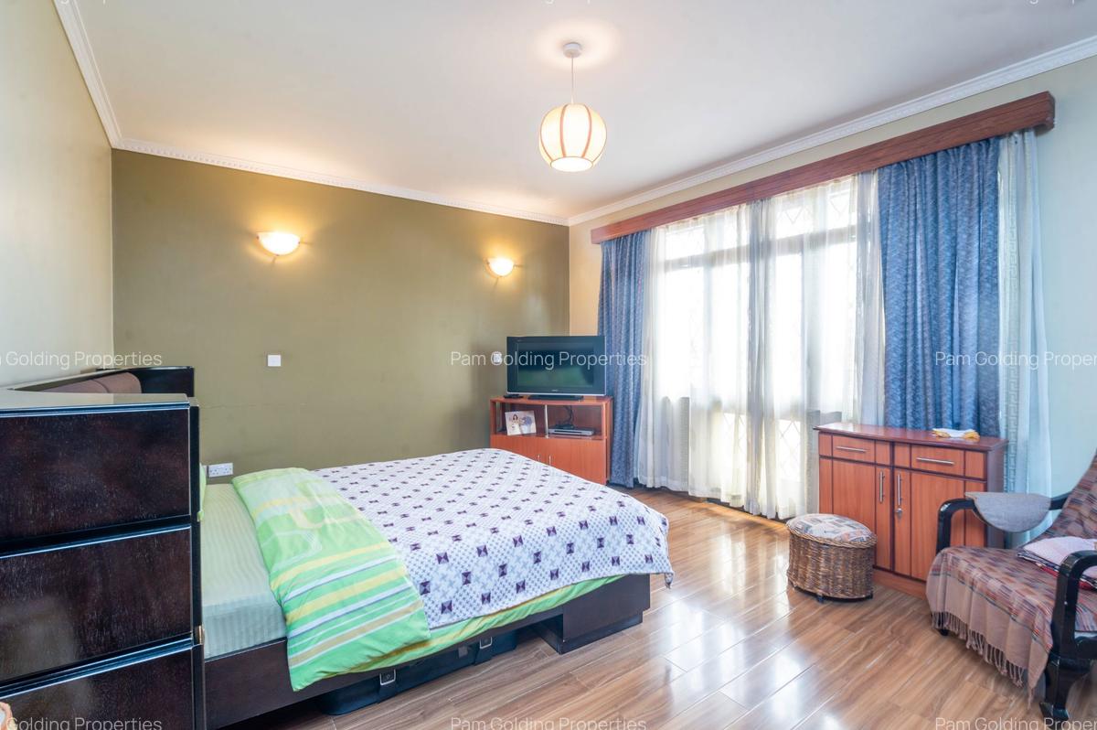 3 Bed Apartment with En Suite at Batu Batu Road - 18