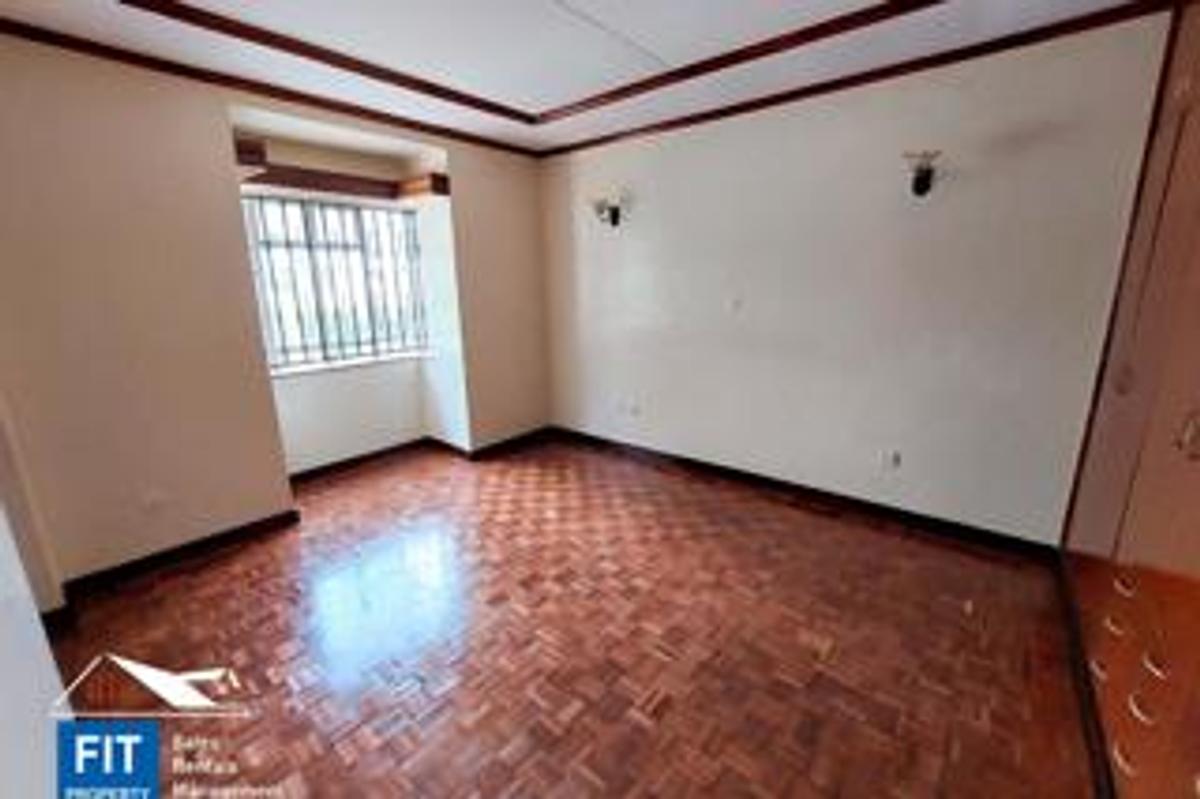 5 Bed Townhouse with En Suite at Lavington Green - 7