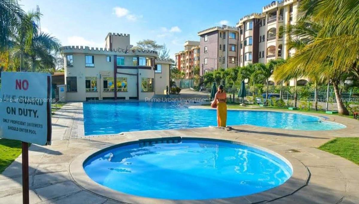 Serviced 1 Bed Apartment with En Suite at Sunset Paradise - 18