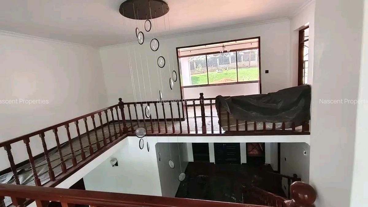 5 Bed House with En Suite in Ridgeways - 14