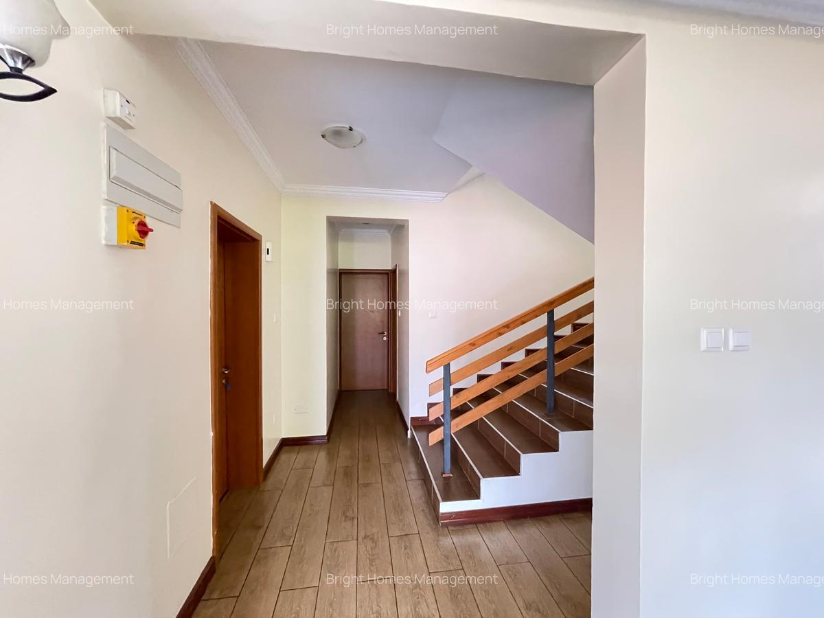 6 Bed Townhouse with En Suite in Lavington - 7