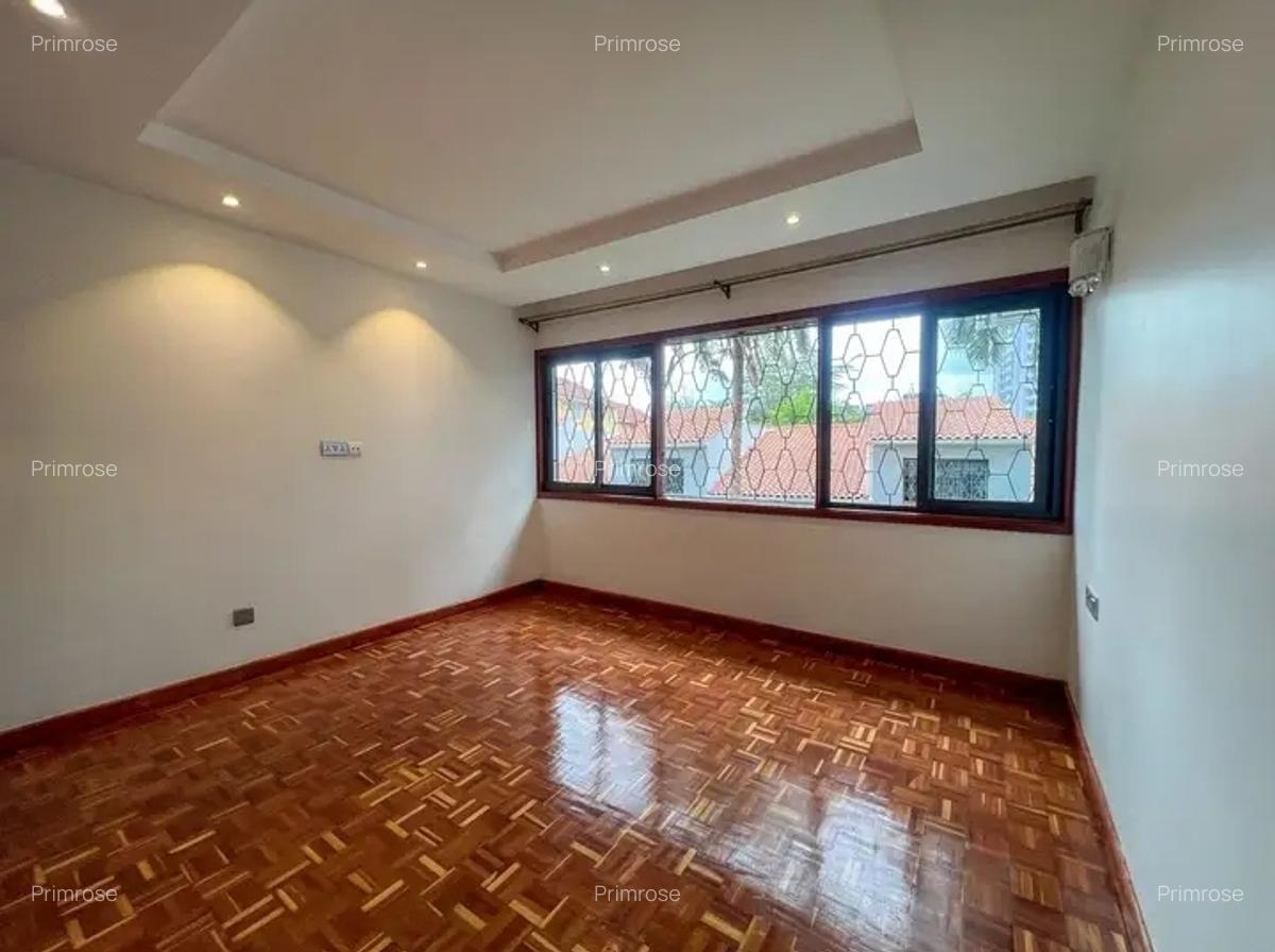 4 Bed Townhouse with En Suite in Westlands Area - 7