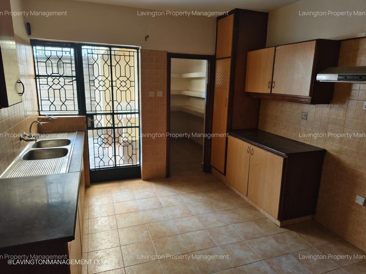 5 Bed Townhouse with En Suite at Valley Arcade - 5