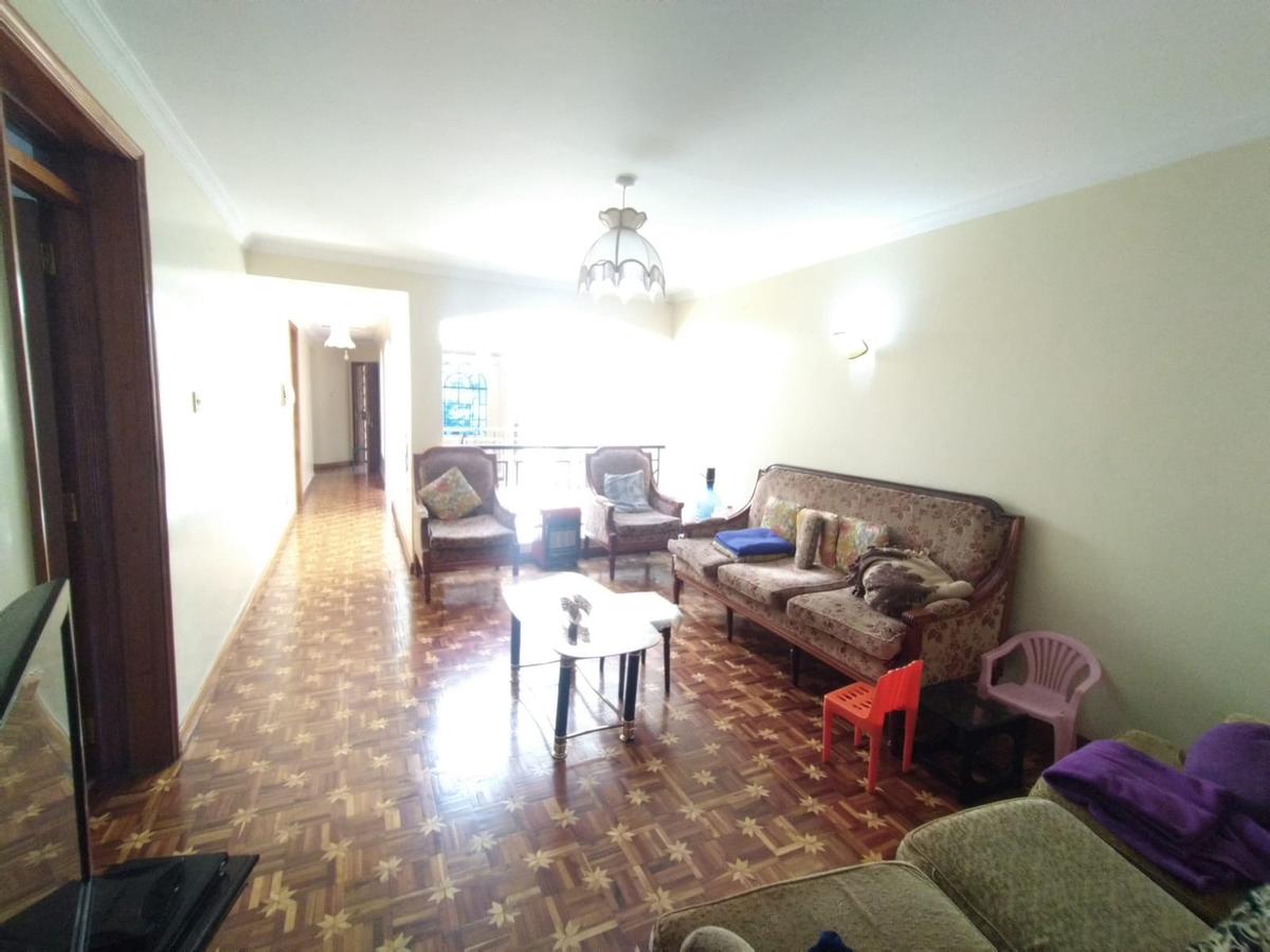 4 Bed House with En Suite in Lavington - 3