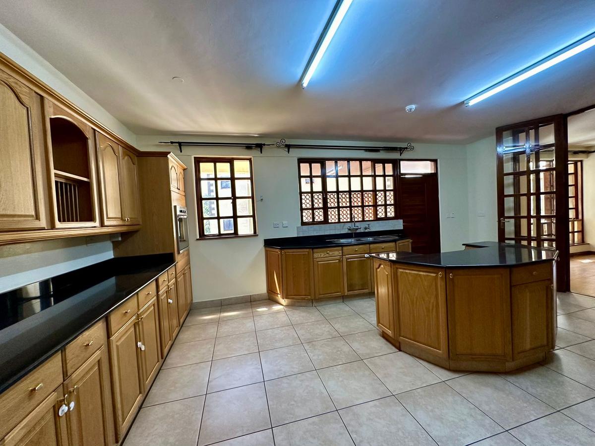 3 Bed Apartment with En Suite at Lavington - 10