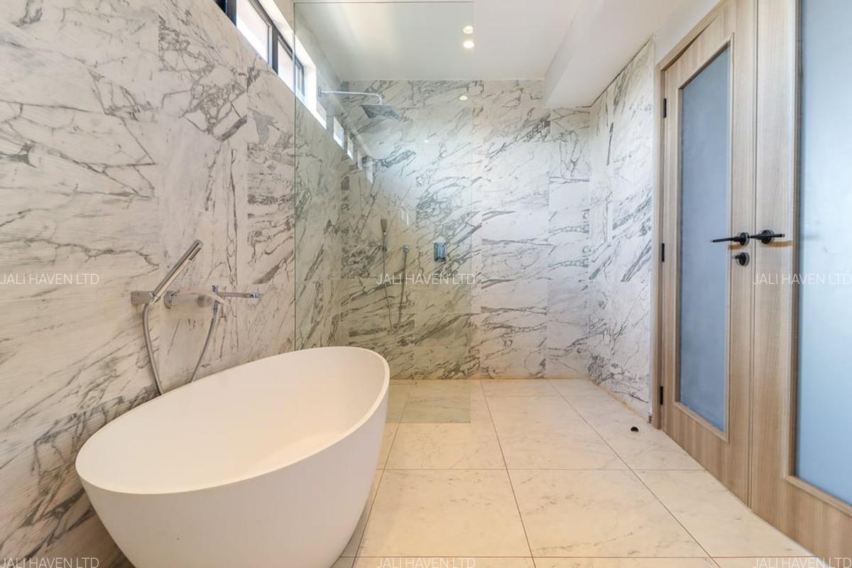 5 Bed Villa with En Suite in Runda - 15