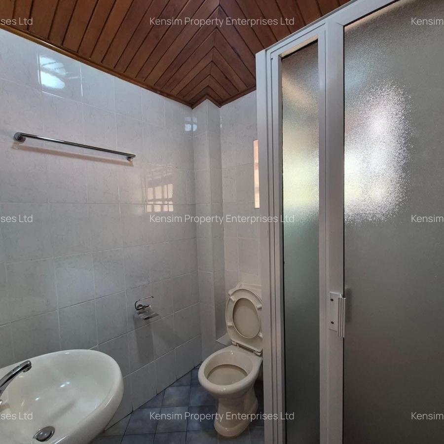 5 Bed House with En Suite in Runda - 18