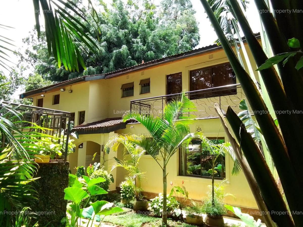 4 Bed House with En Suite at Lavington - 5