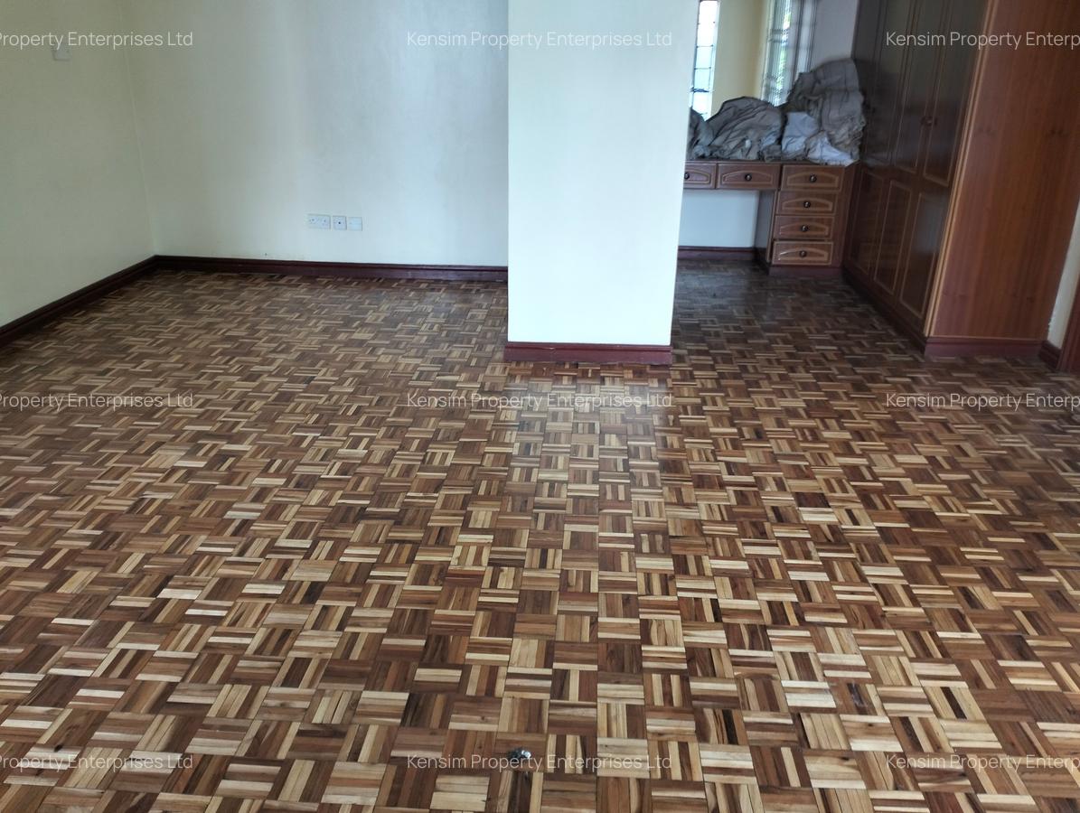 4 Bed Townhouse with En Suite in Lavington - 17