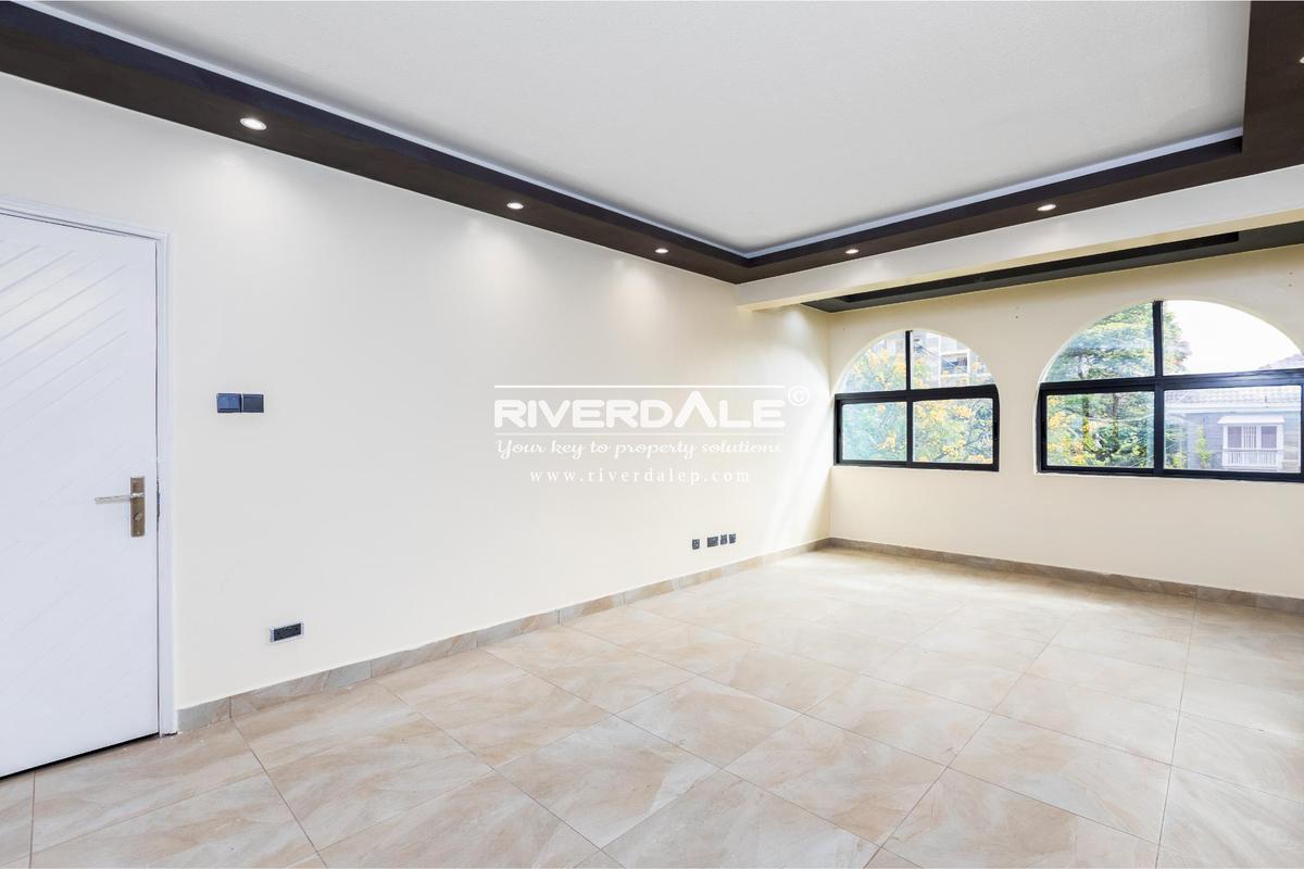 4 Bed Apartment with En Suite in Parklands - 1