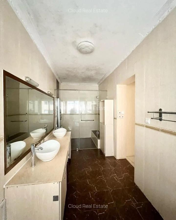 5 Bed Townhouse with En Suite in Riverside - 7