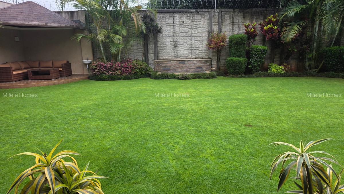 4 Bed Townhouse with En Suite at Iguta - 3