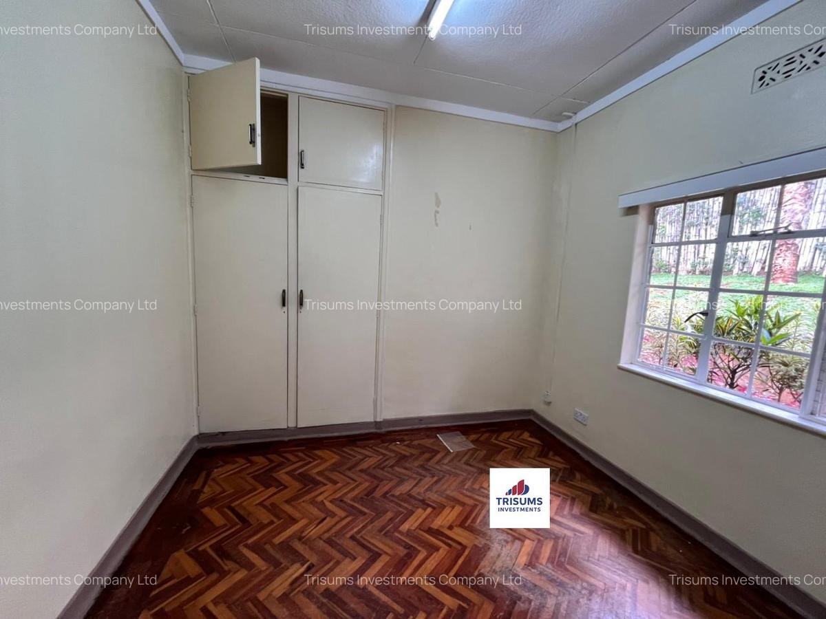 3,000 ft² Commercial Property with Service Charge Included at Pqpq+5Mc - 6