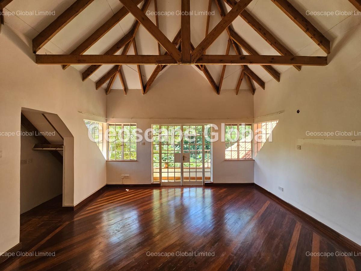 5 Bed House with En Suite in Rosslyn - 17