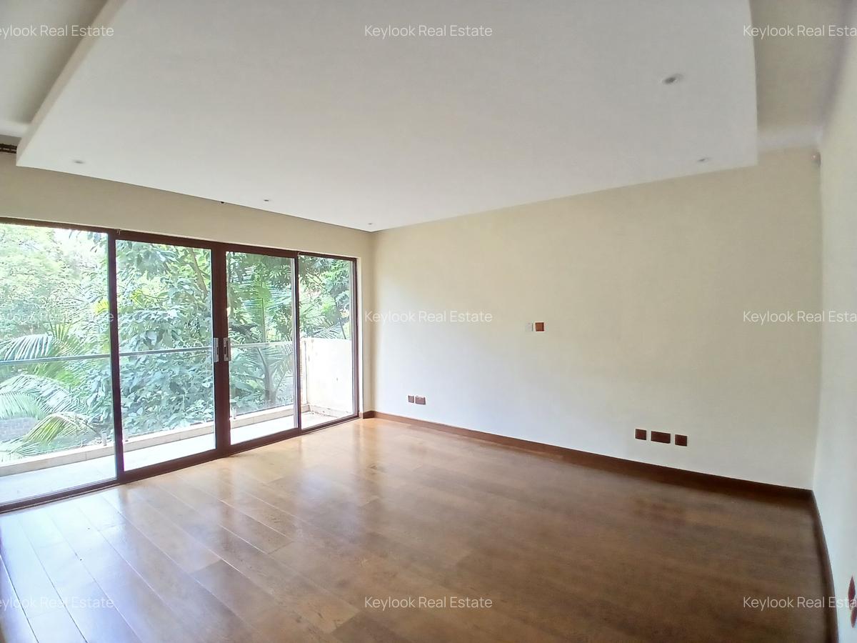 5 Bed Townhouse with En Suite at Lavington Green - 17