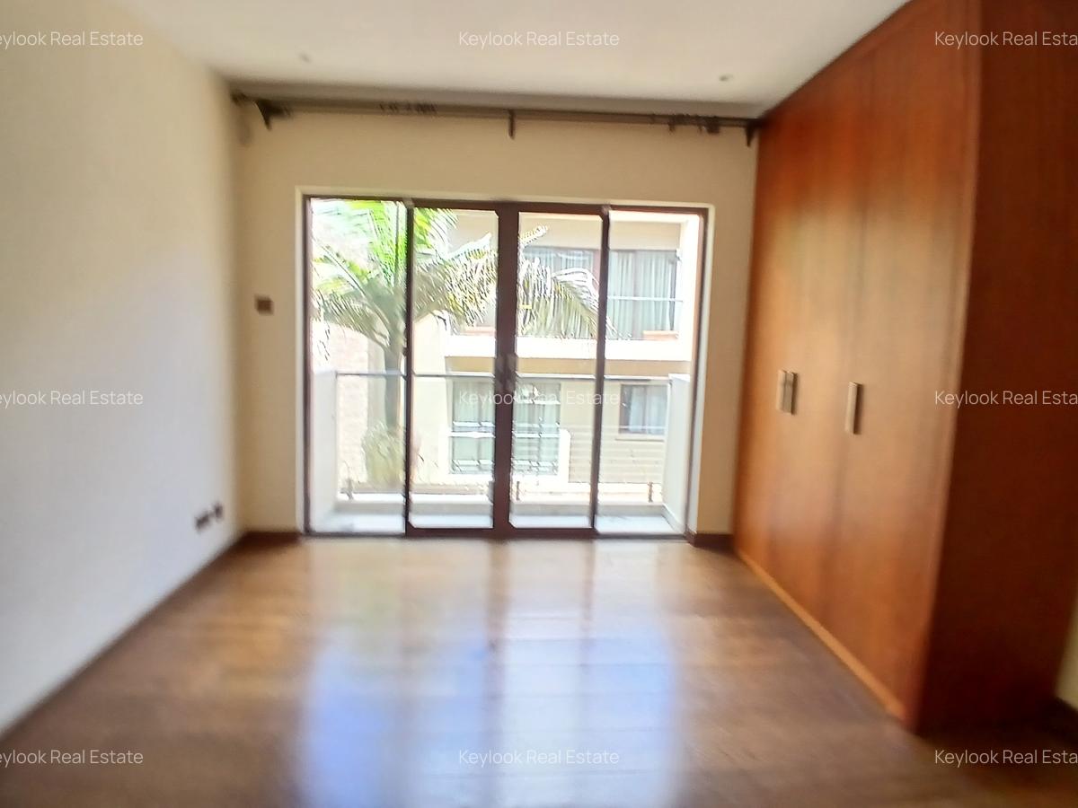 5 Bed Townhouse with En Suite at Lavington Green - 13