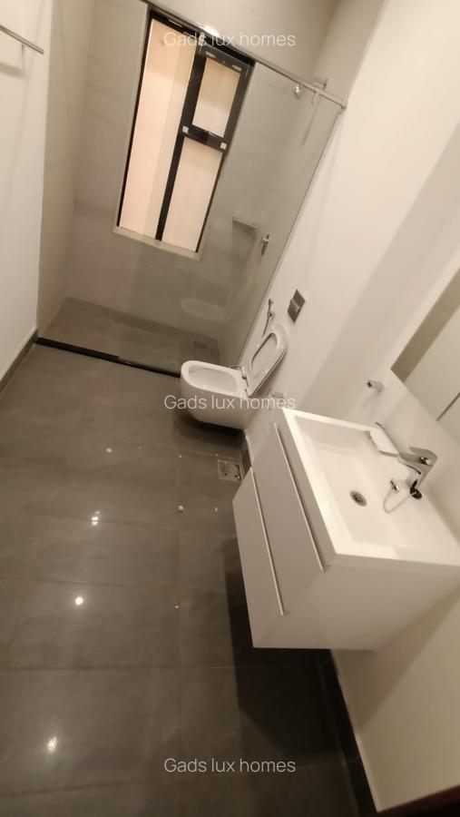 4 Bed Villa with En Suite at Lavington - 12