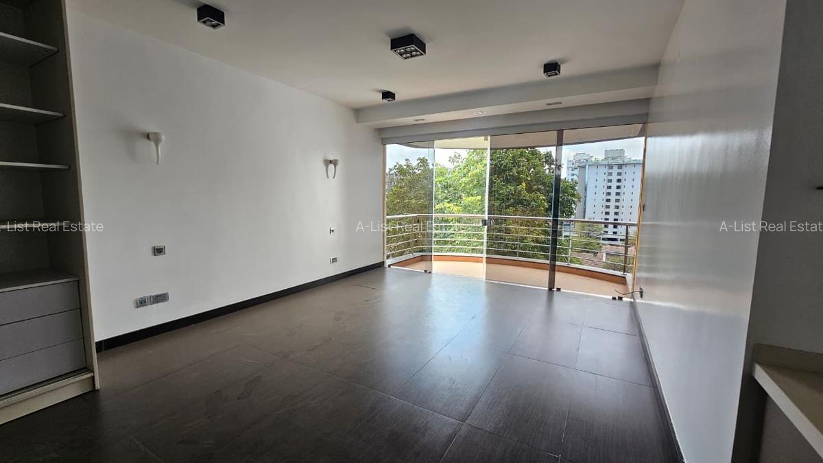 3 Bed Apartment with En Suite at Riverside Lane - 5