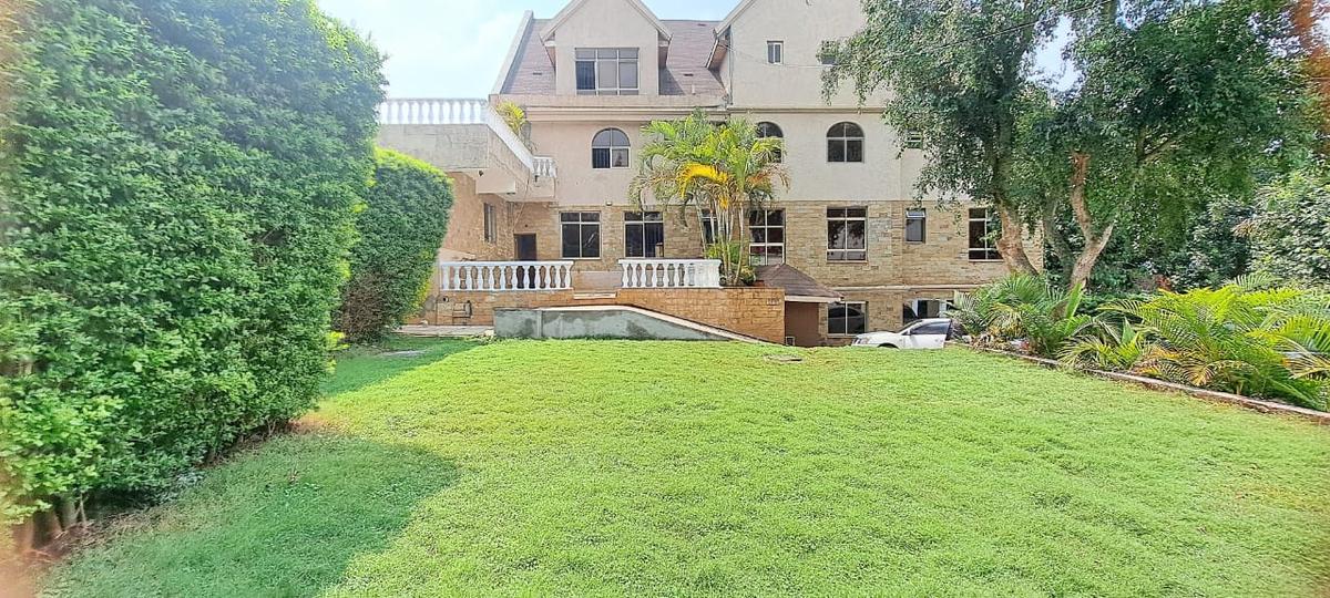 6 Bed House with En Suite at Ridgeways - 19
