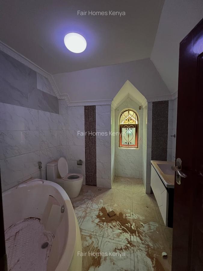 5 Bed Townhouse with En Suite at Othaya Road - 12