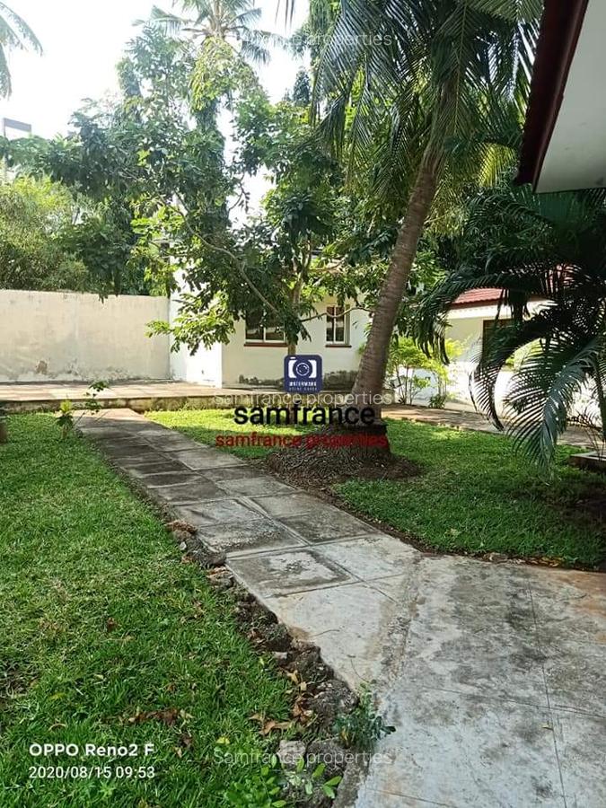 Serviced 4 Bed Apartment with En Suite at Links Road - 9