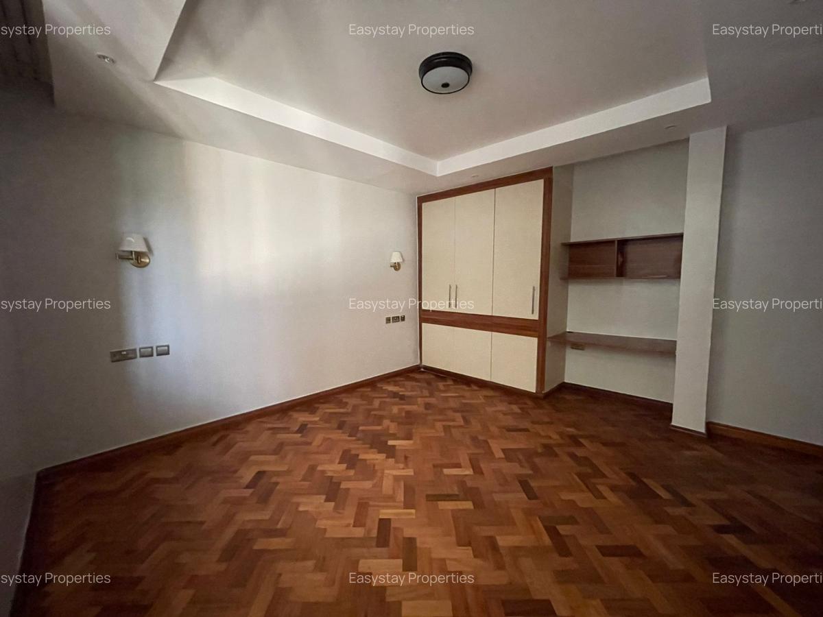 4 Bed Apartment with En Suite in Riverside - 4