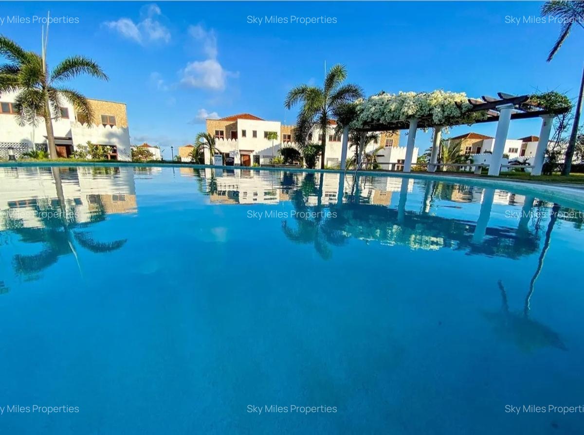 Serviced 3 Bed Apartment with En Suite at Sultan Palace - 7