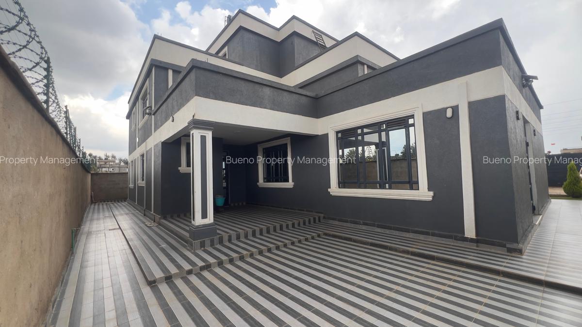 5 Bed House with En Suite at Croton Ridge - 4