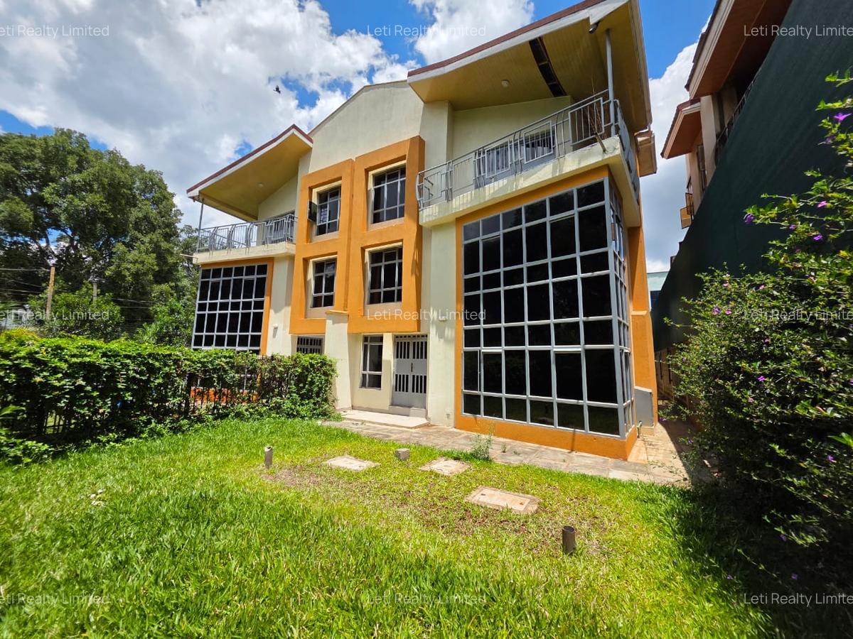 5 Bed Townhouse with En Suite in Lavington - 4