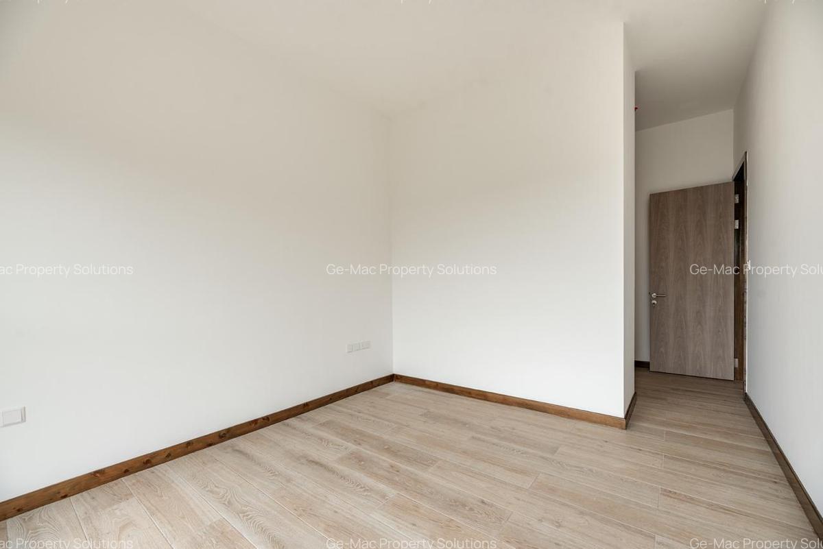 2 Bed Apartment with En Suite in Rosslyn - 9